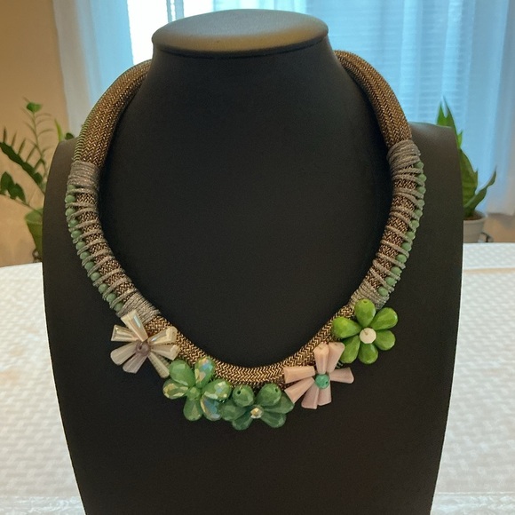 Green and Gray Gold Tone Necklace and Earrings - Picture 2 of 4